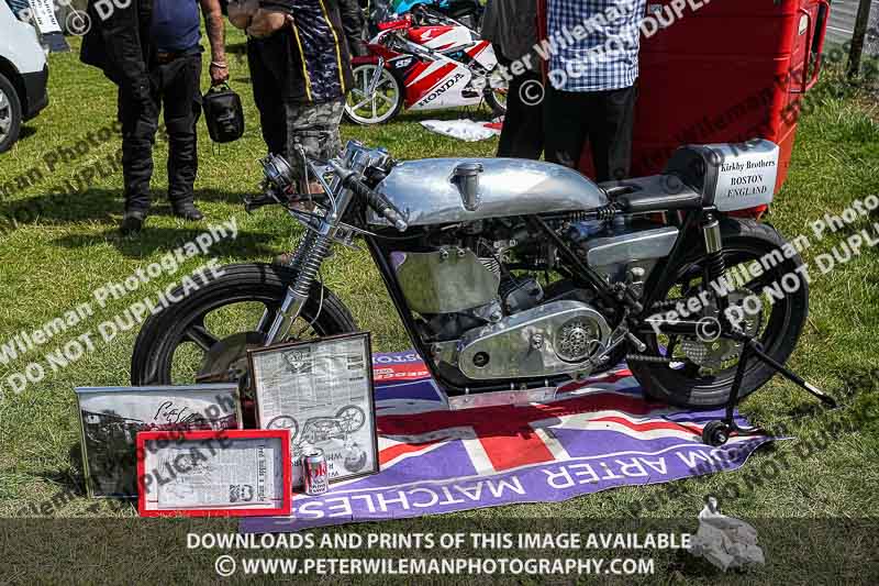 Vintage motorcycle club;eventdigitalimages;mallory park;mallory park trackday photographs;no limits trackdays;peter wileman photography;trackday digital images;trackday photos;vmcc festival 1000 bikes photographs